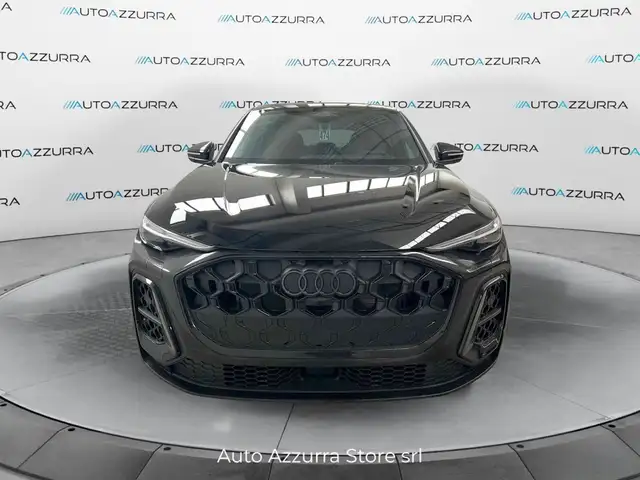 Audi Q5 view 3