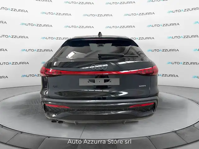 Audi Q5 view 4