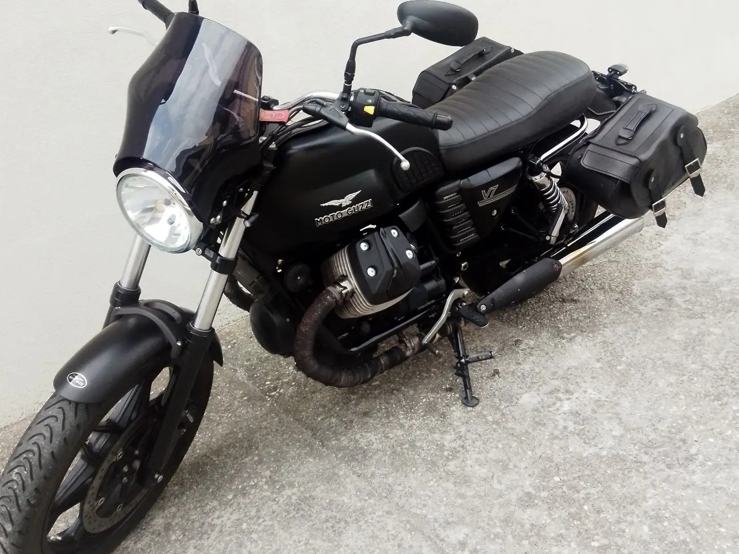 Moto Guzzi V 7 stone Negro - 2