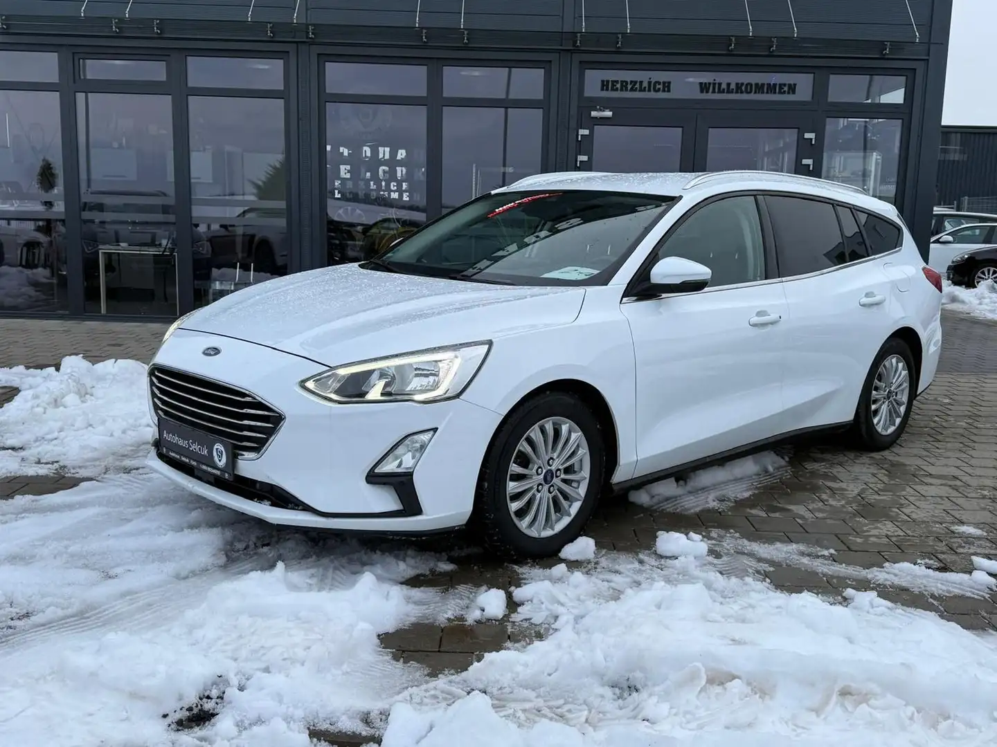 Ford Focus Titanium *SHZ*Navi*AHK*PDC*1.Hand* Weiß - 2