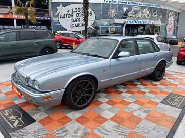 4.0 L6 326 cv