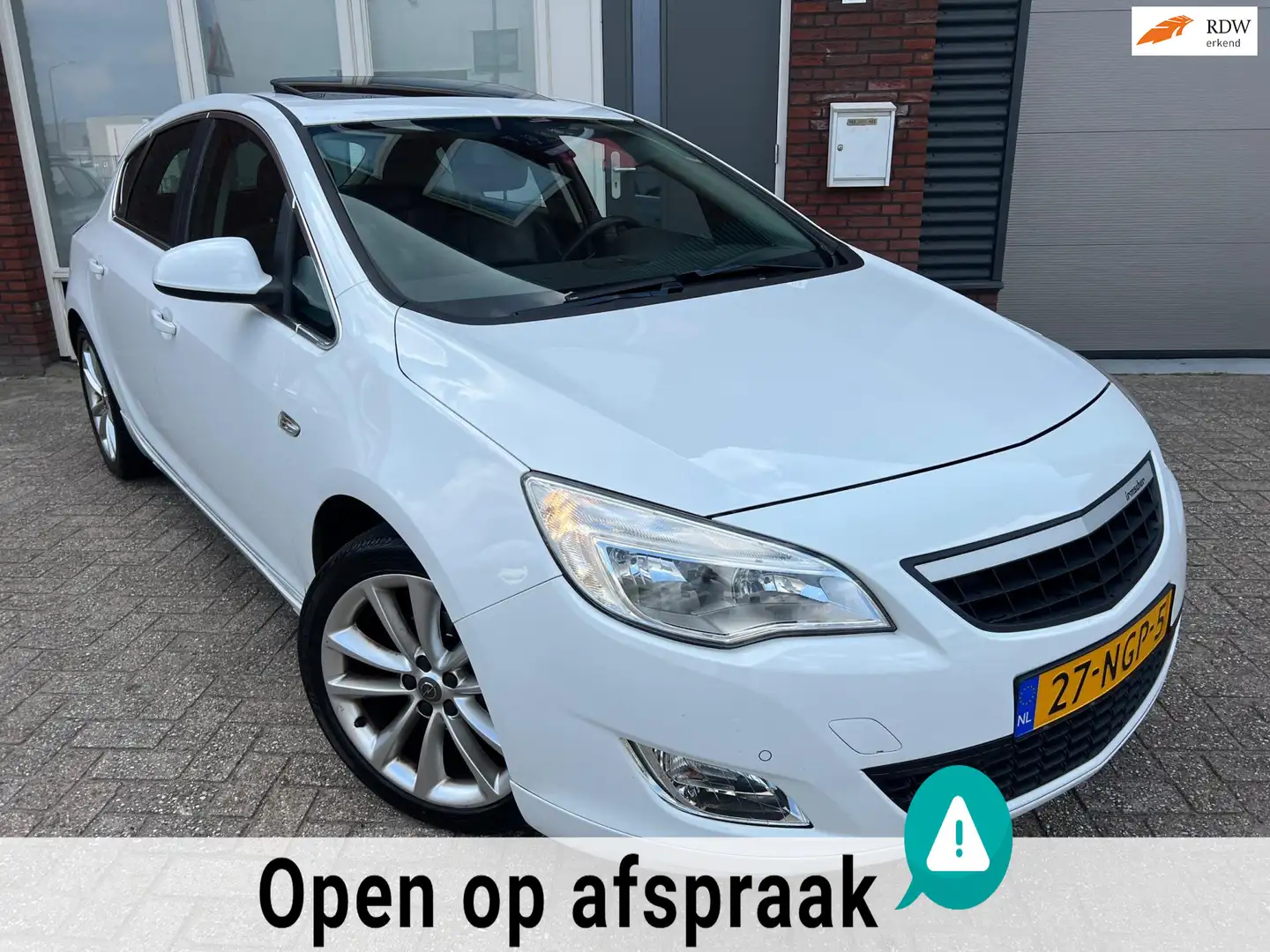 Opel Astra 1.4 Turbo Cosmo / Pano / Navi / Leder / Infinity / Wit - 1