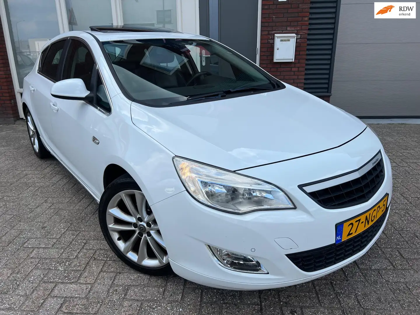 Opel Astra 1.4 Turbo Cosmo / Pano / Navi / Leder / Infinity / Wit - 1