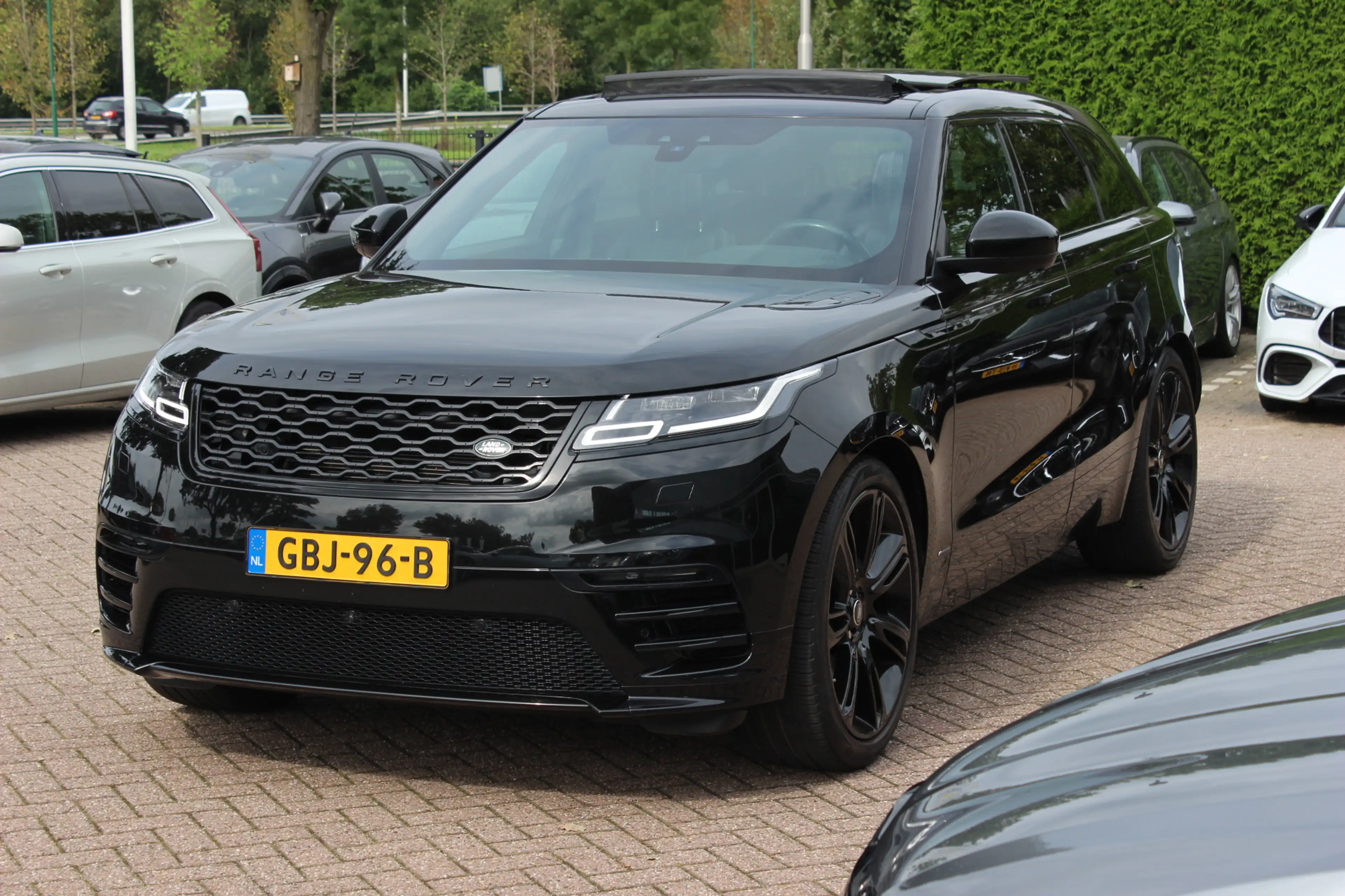 Land Rover Range Rover Velar 2.0 P300 Turbo AWD R-Dynamic SE / Trekhaak / Panor — photo 6