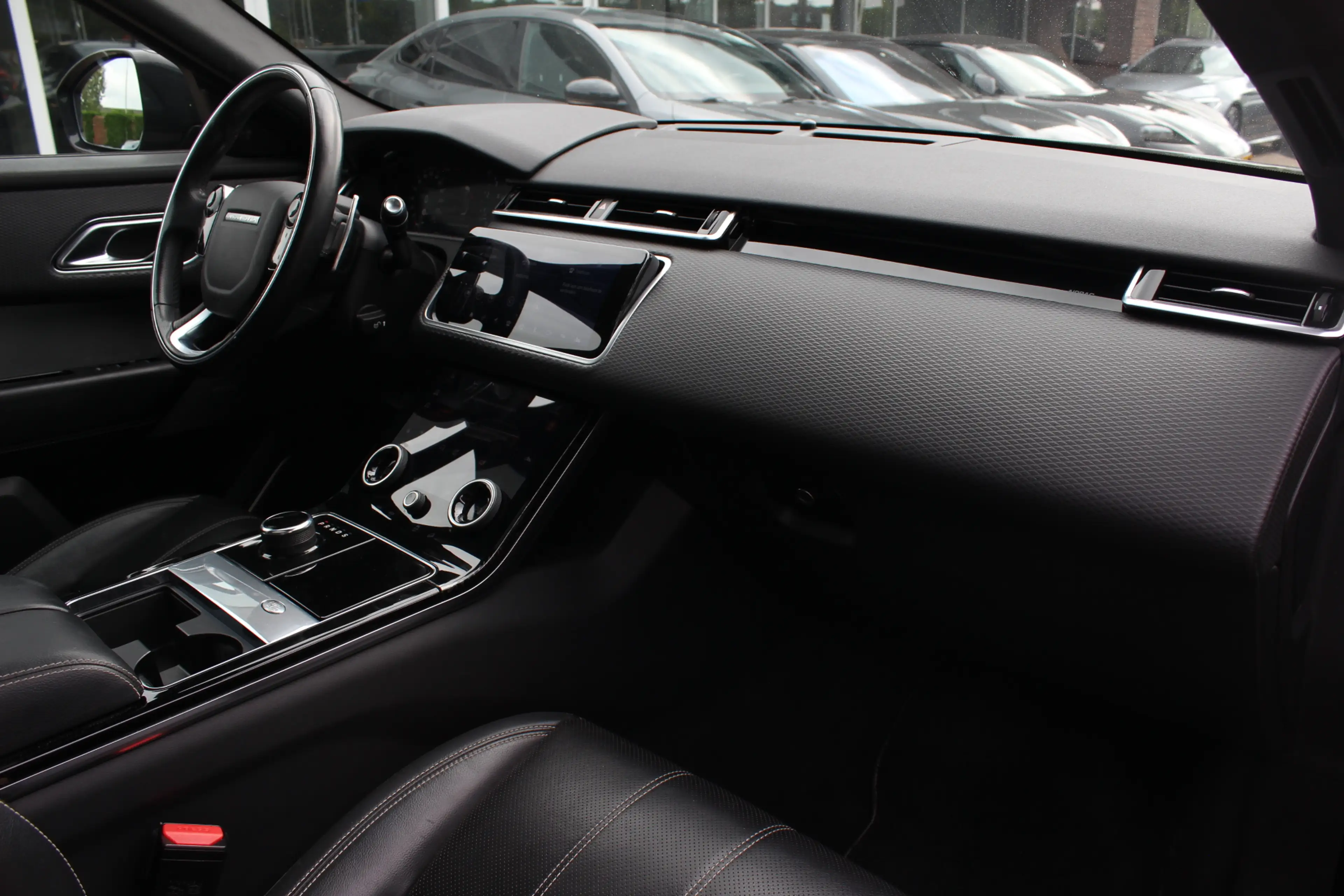 Land Rover Range Rover Velar 2.0 P300 Turbo AWD R-Dynamic SE / Trekhaak / Panor — photo 13