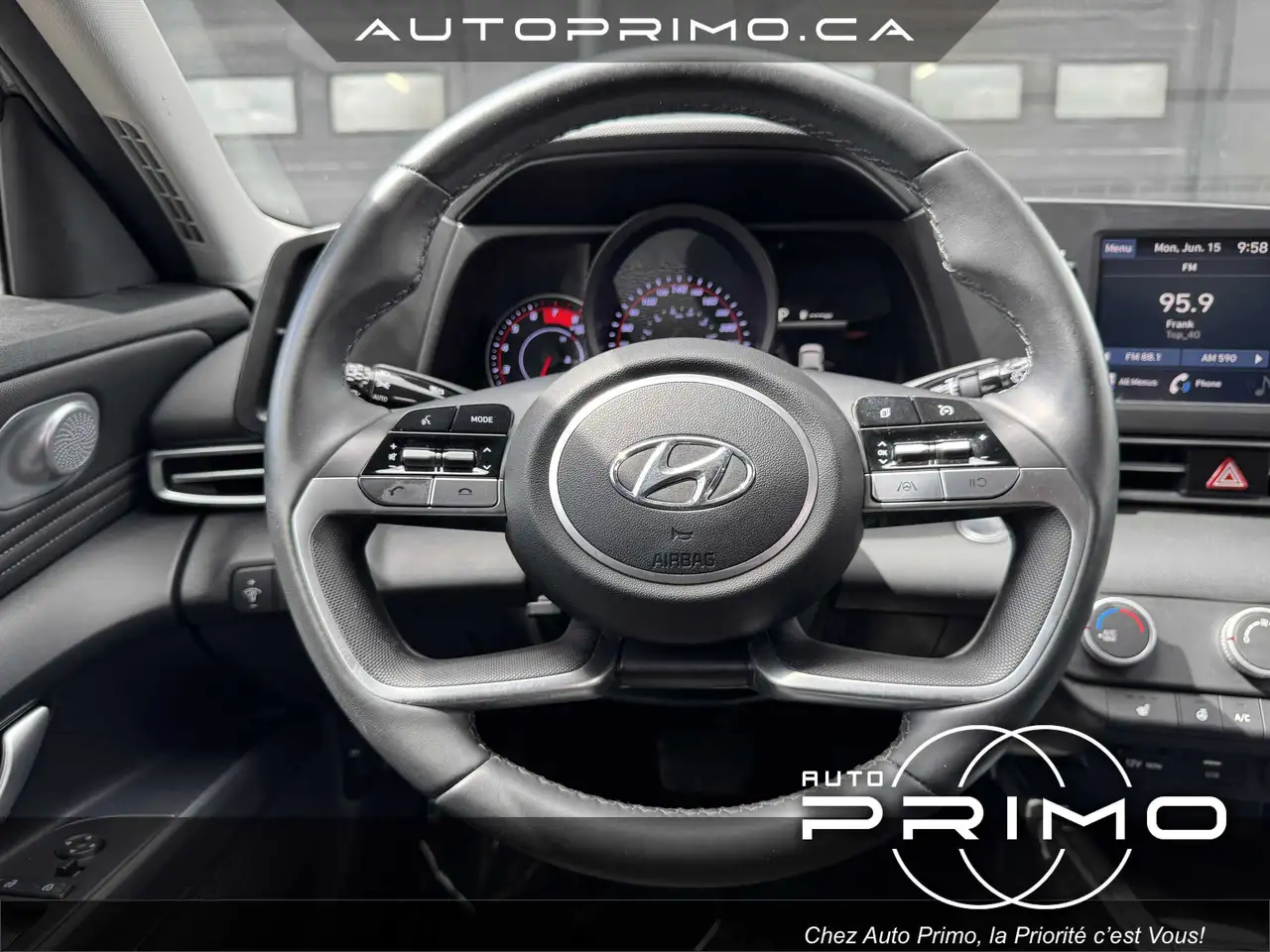 Hyundai ELANTRA photo Hyundai ELANTRA