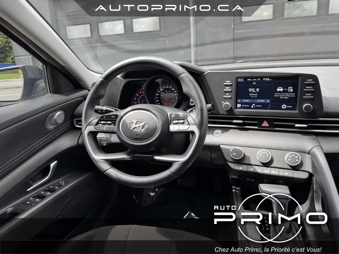 Hyundai ELANTRA photo Hyundai ELANTRA