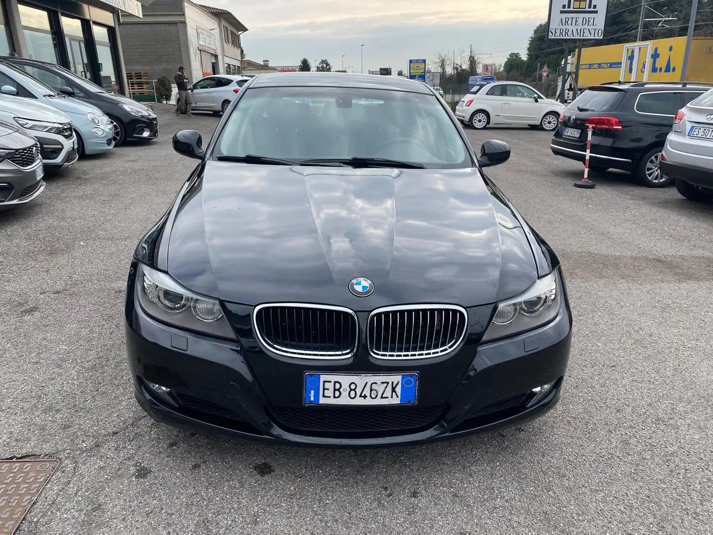BMW 320 320d Touring Attiva FL Nero - 2
