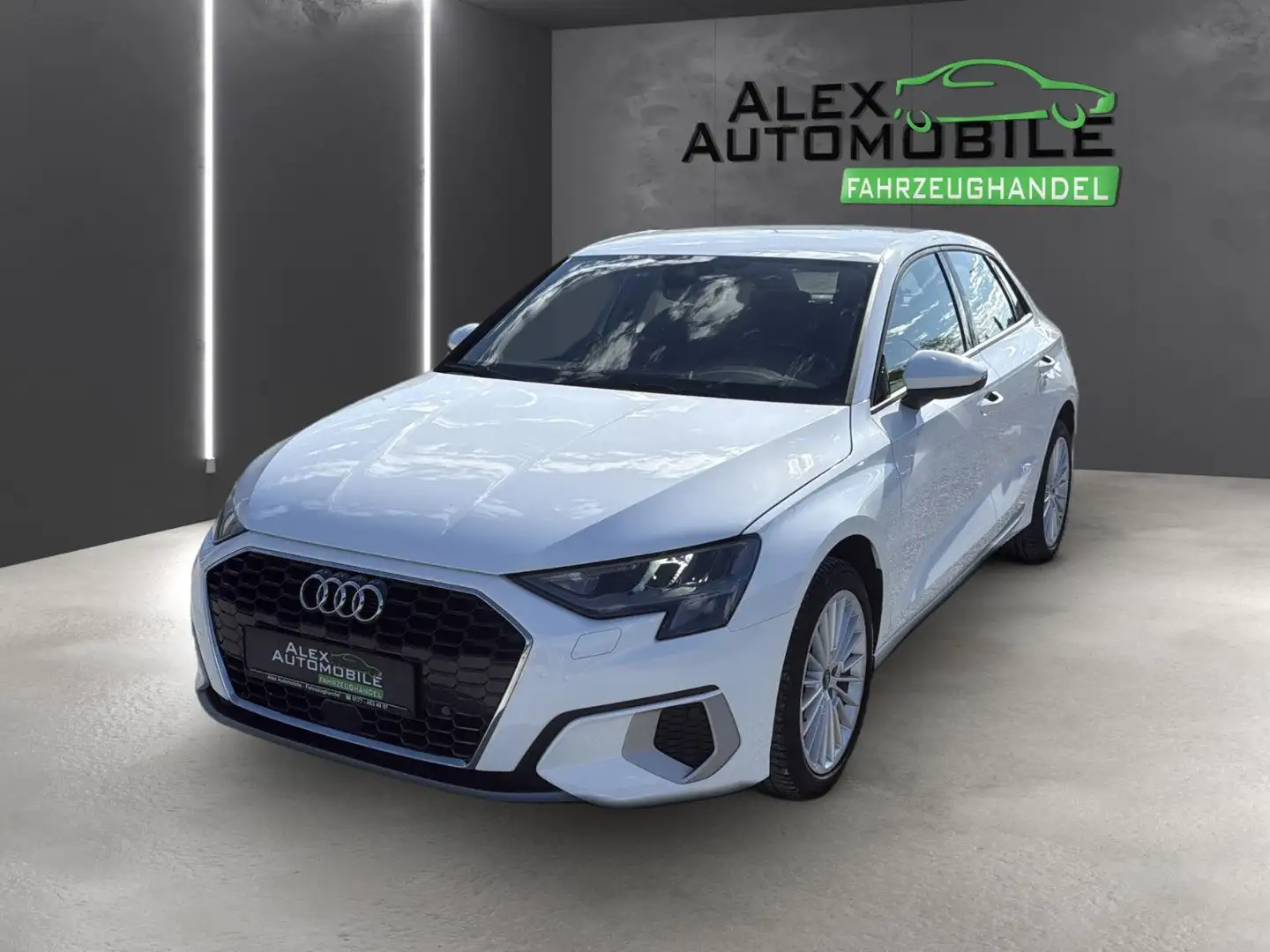 Audi A3 Sportback 30 TFSI advanced*LED*Navi* Weiß - 2