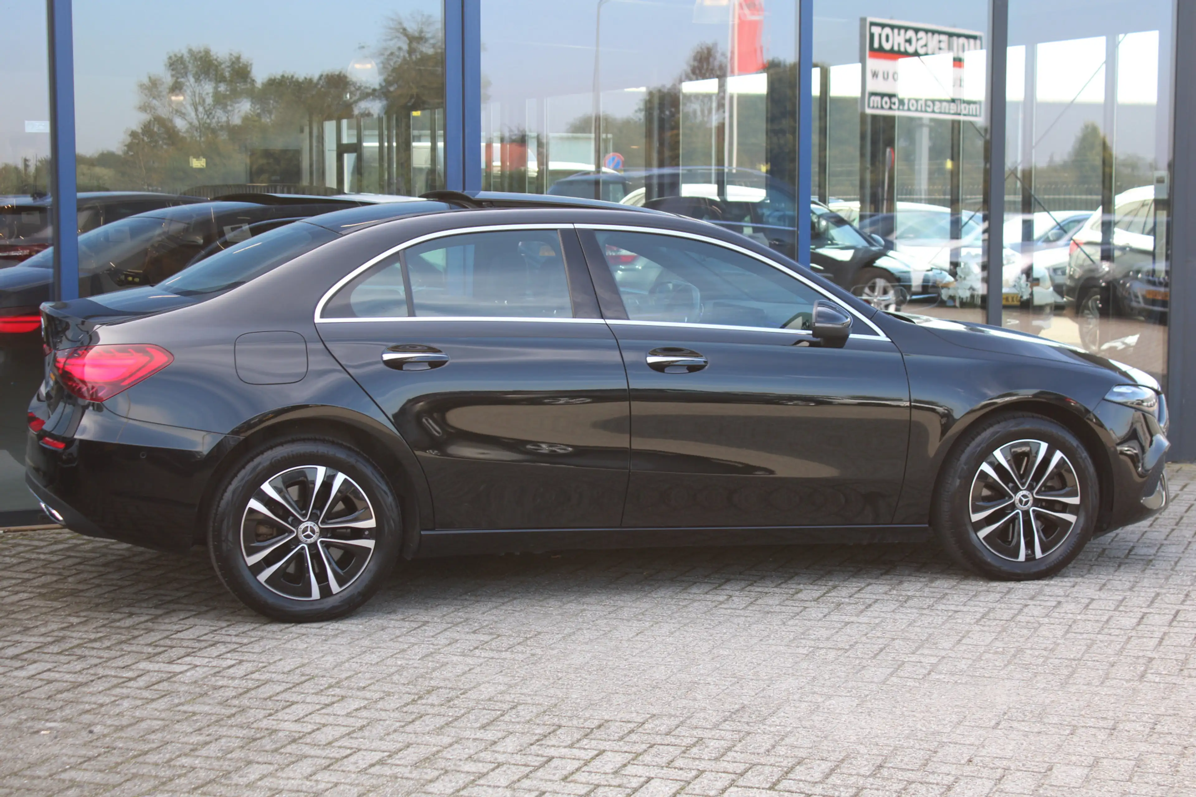 Mercedes-Benz A 250 250e AUT8 Luxury Line (FACELIFT) PANORAMADAK LEDER — photo 3