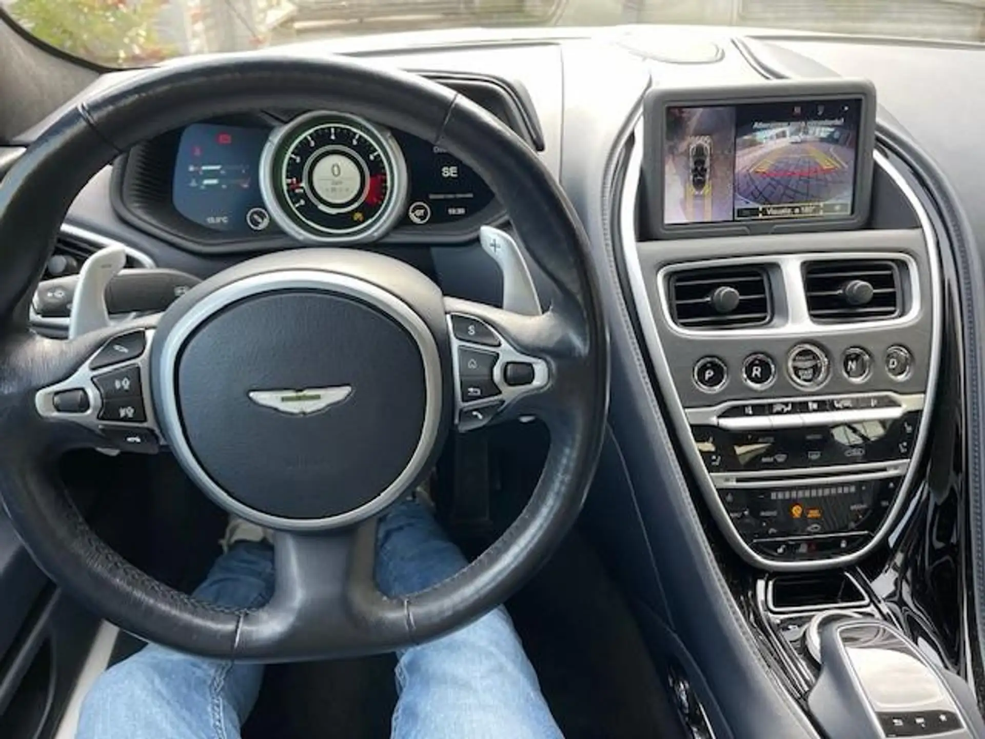 애스턴마틴 DB11 V8 2020 화이트 사진 8