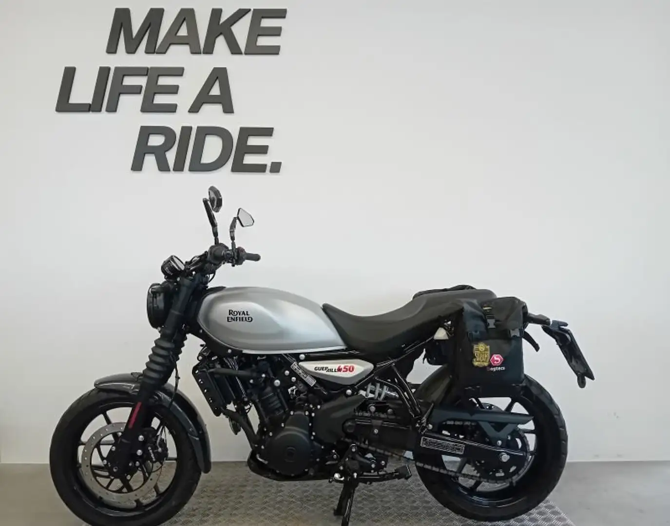 Royal Enfield Guerillia 450 Zilver - 2