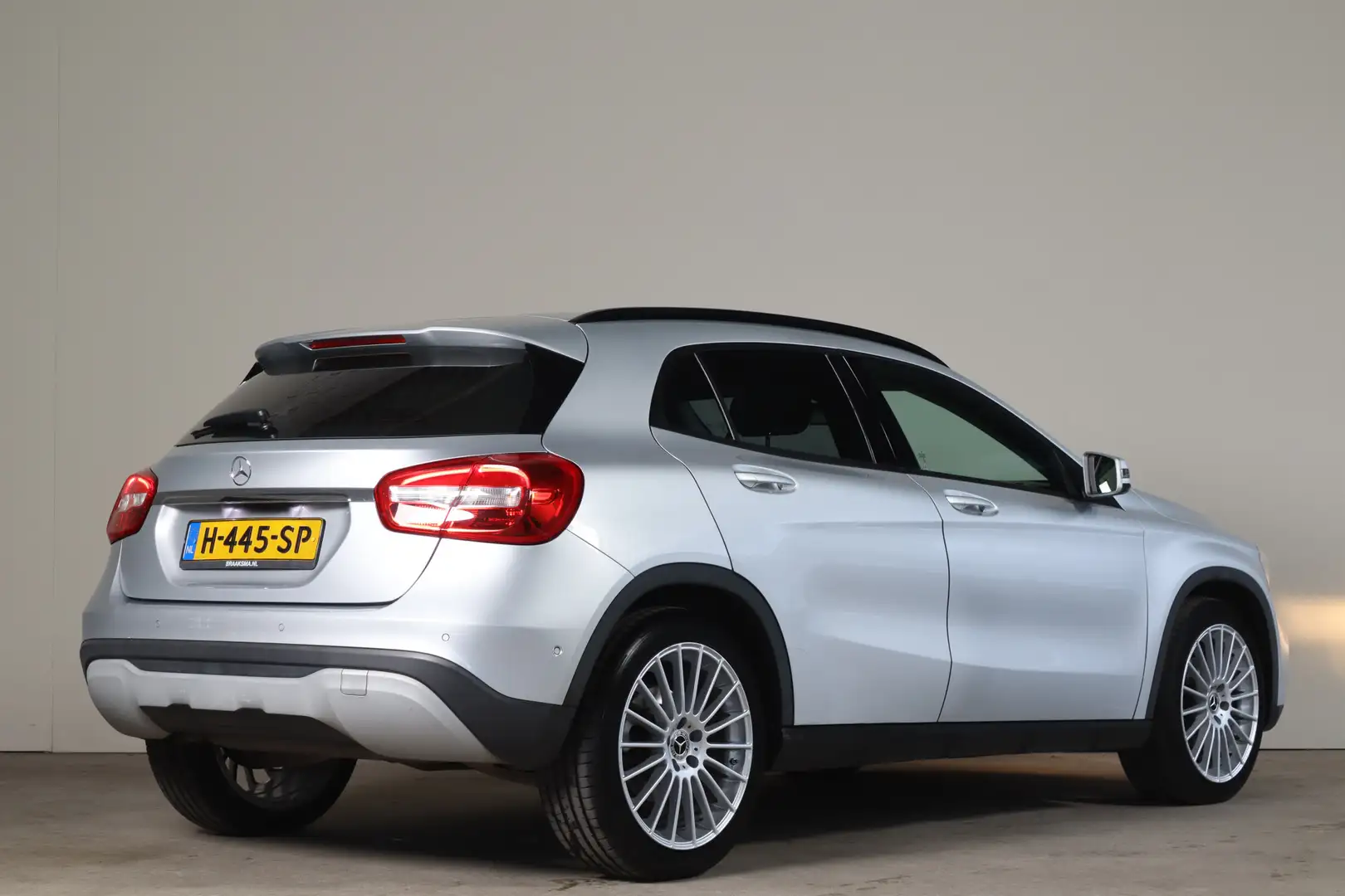 Mercedes-Benz GLA 180 Business Stoelverw I Parkeersensoren V+A I Cruise Grau - 2