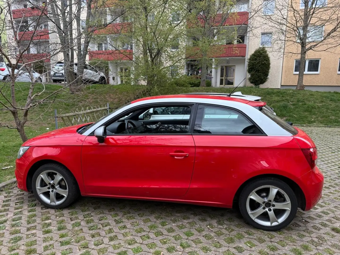 Audi A1 A1 1.4 TFSI 119g S tronic S line Sportpaket Rot - 2