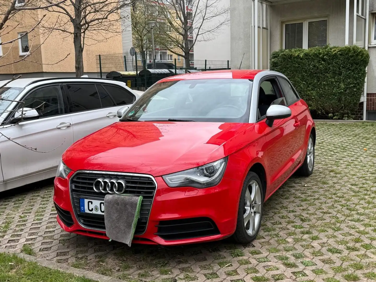 Audi A1 A1 1.4 TFSI 119g S tronic S line Sportpaket Rot - 1