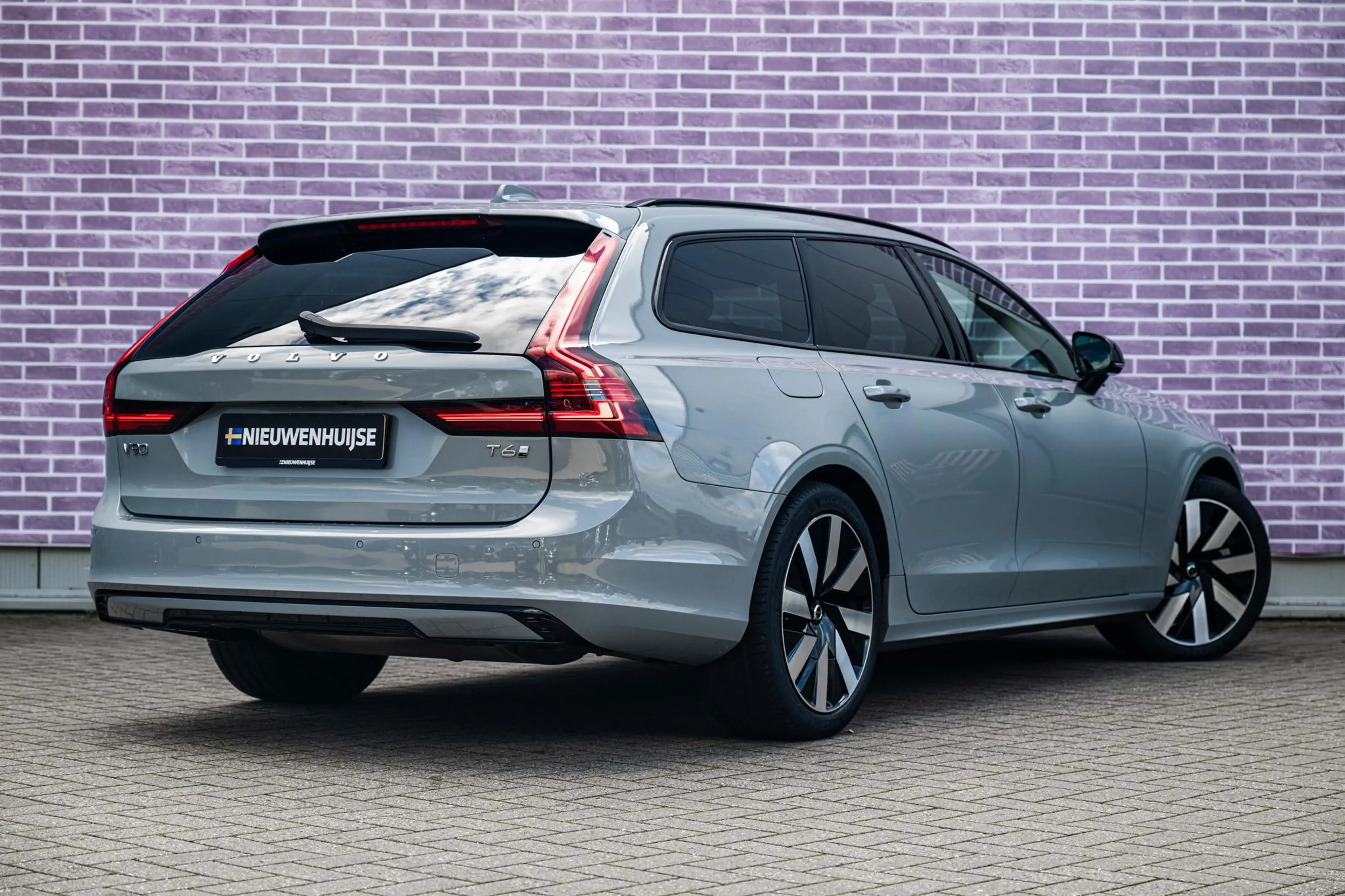 Volvo V90 2.0 T6 Plug-in Hybrid AWD Plus Dark | PHEV | Achte — photo 2