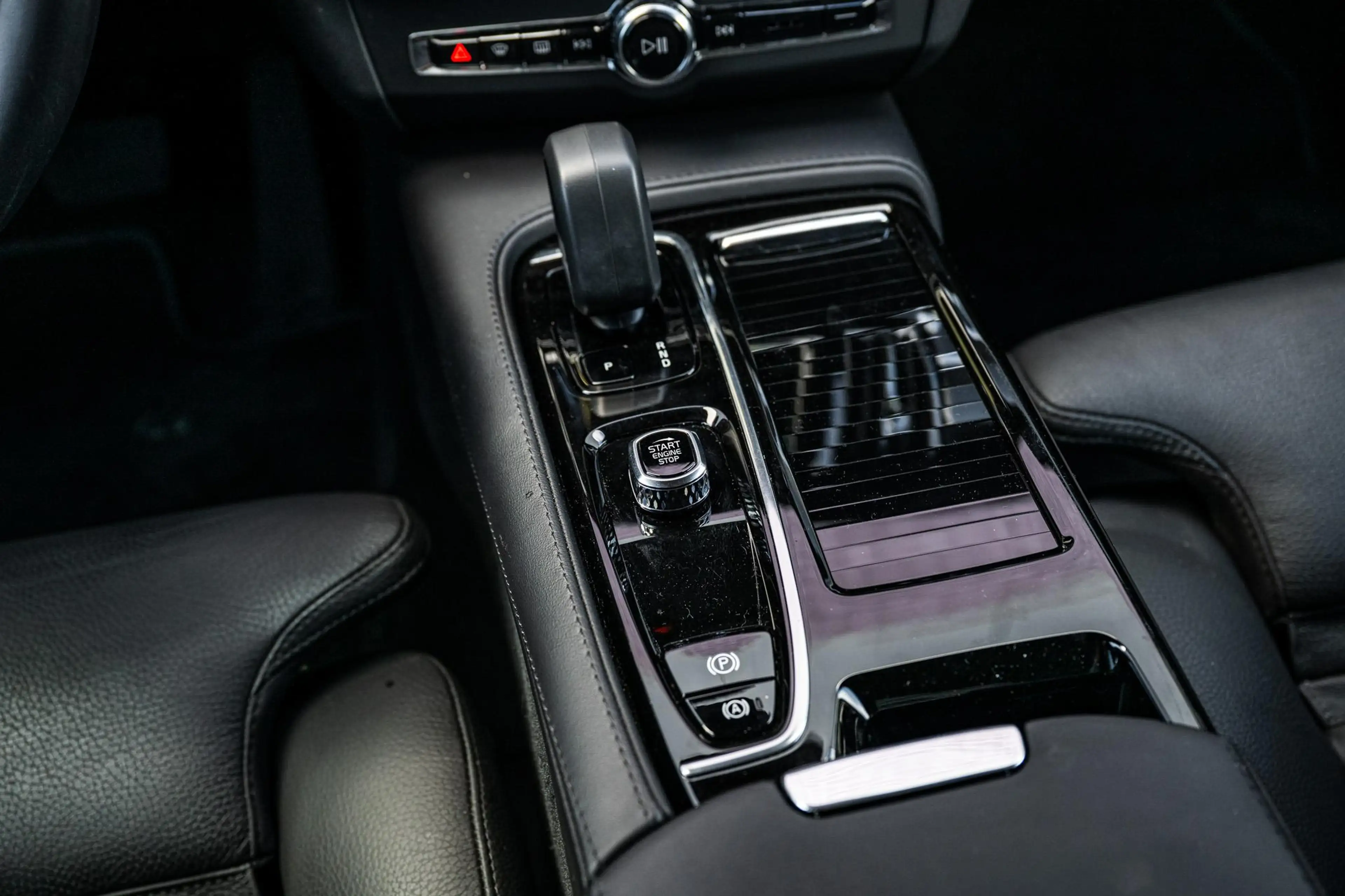 Volvo V90 2.0 T6 Plug-in Hybrid AWD Plus Dark | PHEV | Achte — photo 14