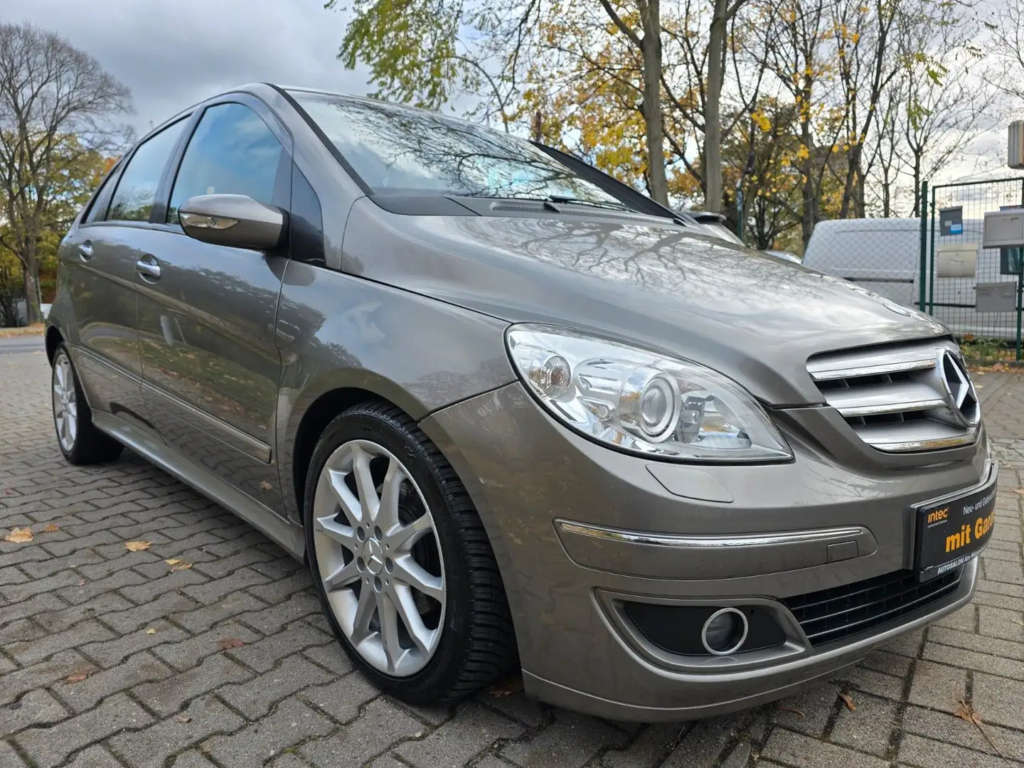 Mercedes-Benz B 200 CDI Braun - 1