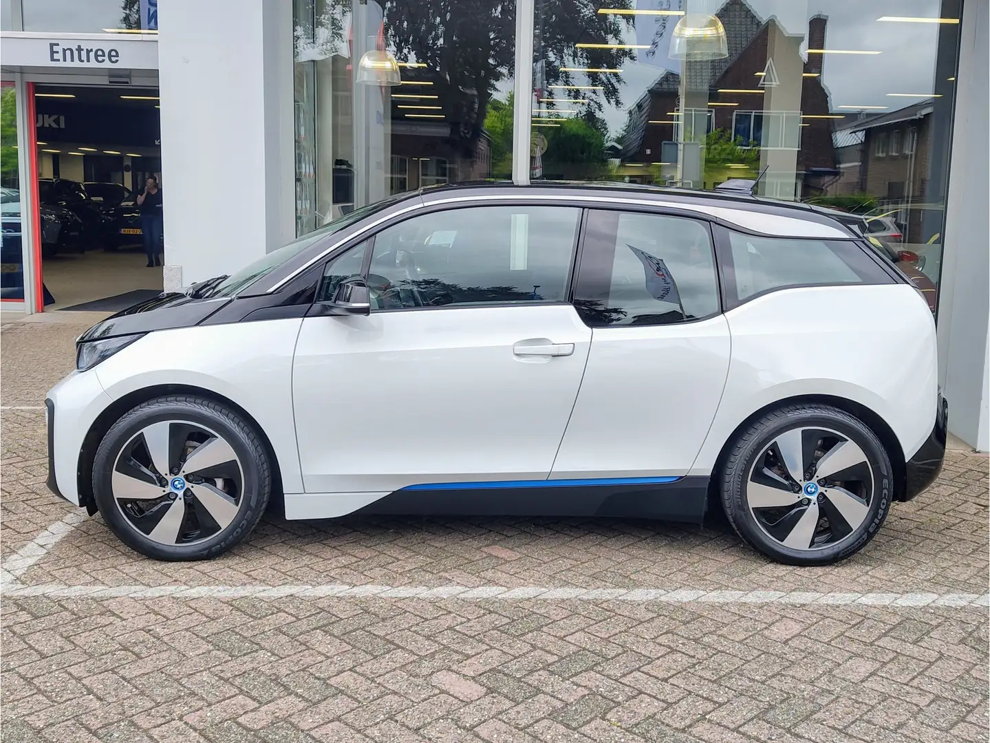 BMW i3 BASIS 120AH 42 KWH Warmtepomp | Cruise | Navigatie Wit - 2