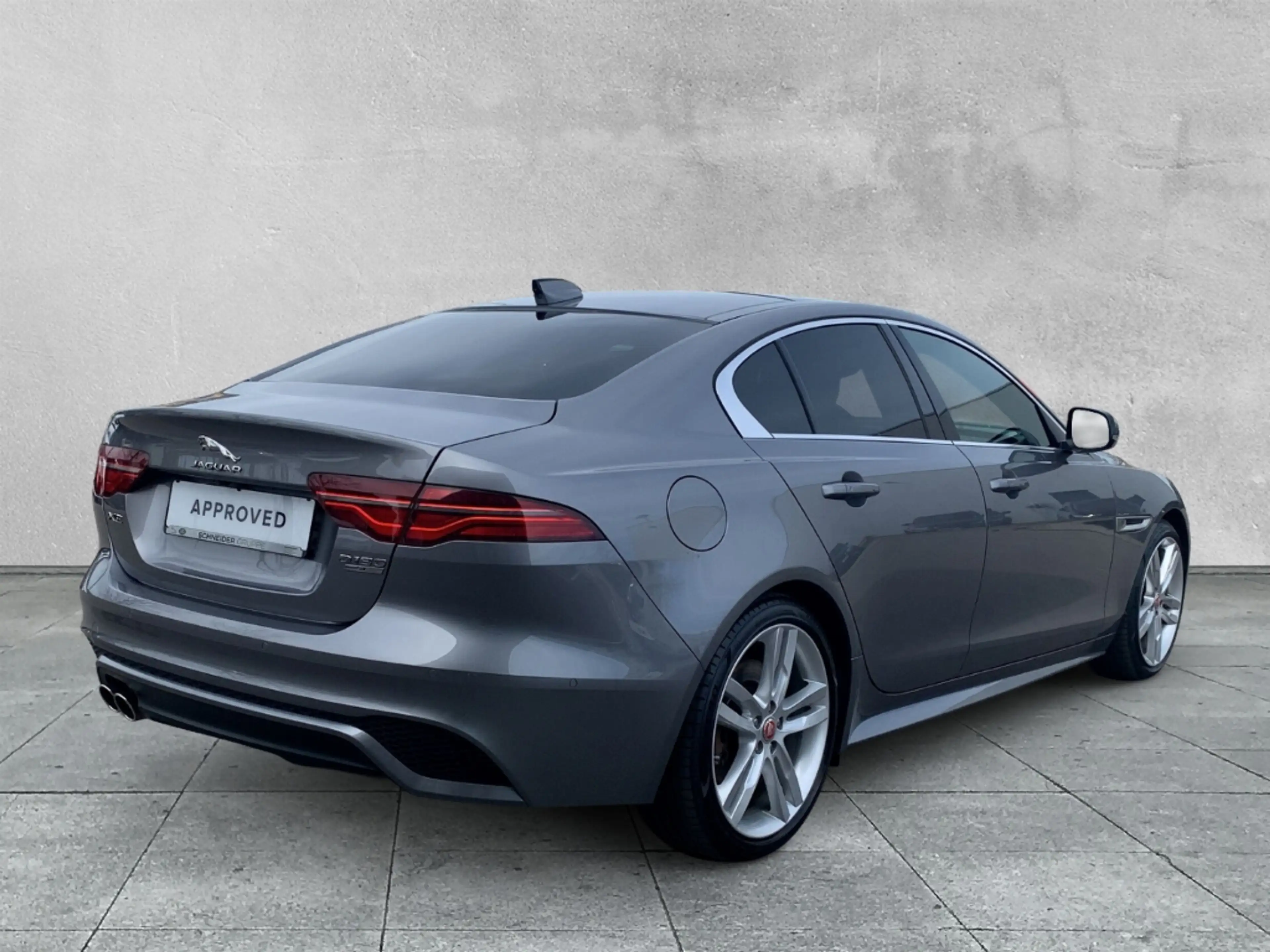 Jaguar XE R-DYNAMIC SE D180 HEAD-UP+DAB+KEYLESS ENTRY — photo 2