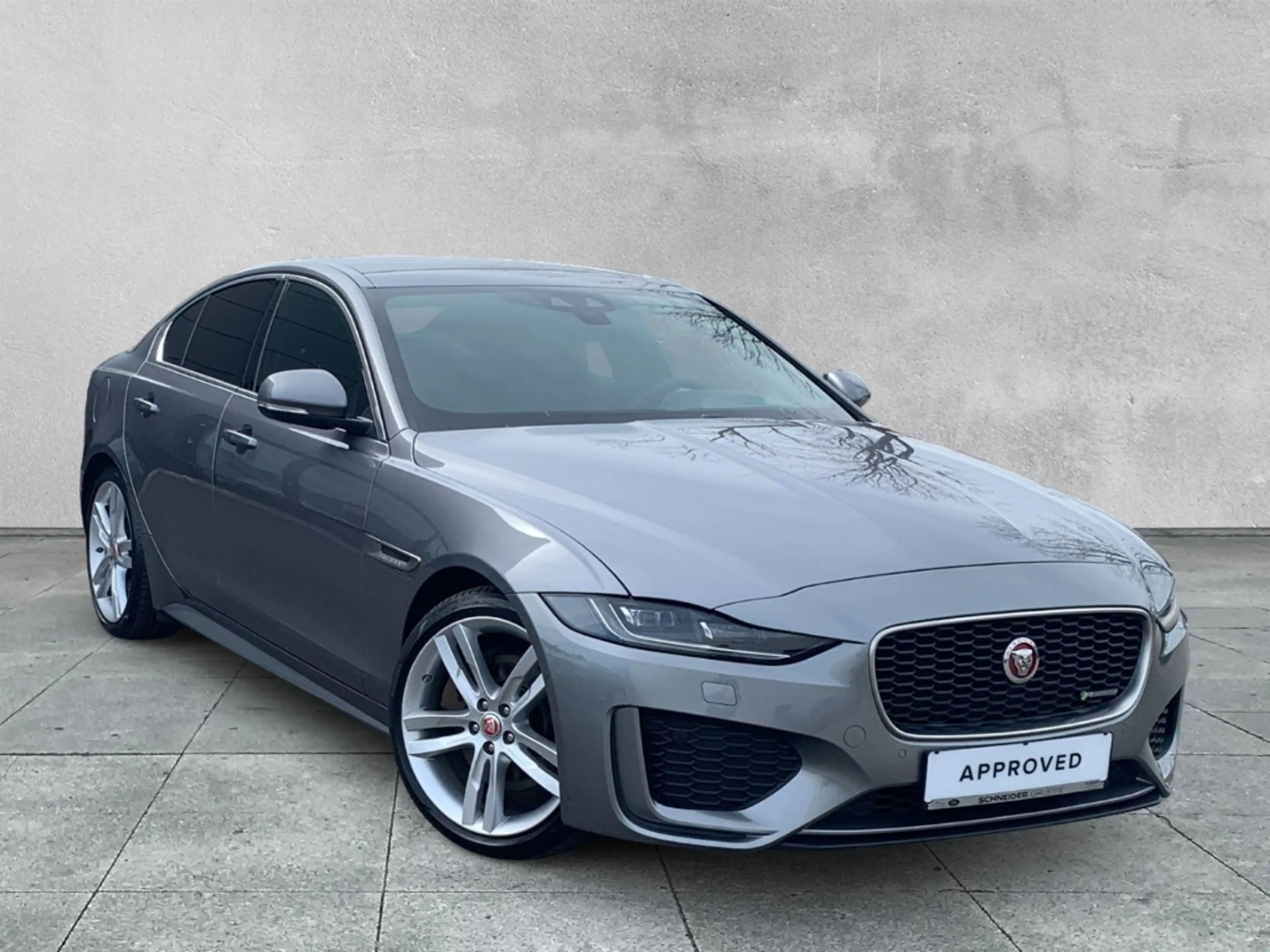 Jaguar XE R-DYNAMIC SE D180 HEAD-UP+DAB+KEYLESS ENTRY — photo 10