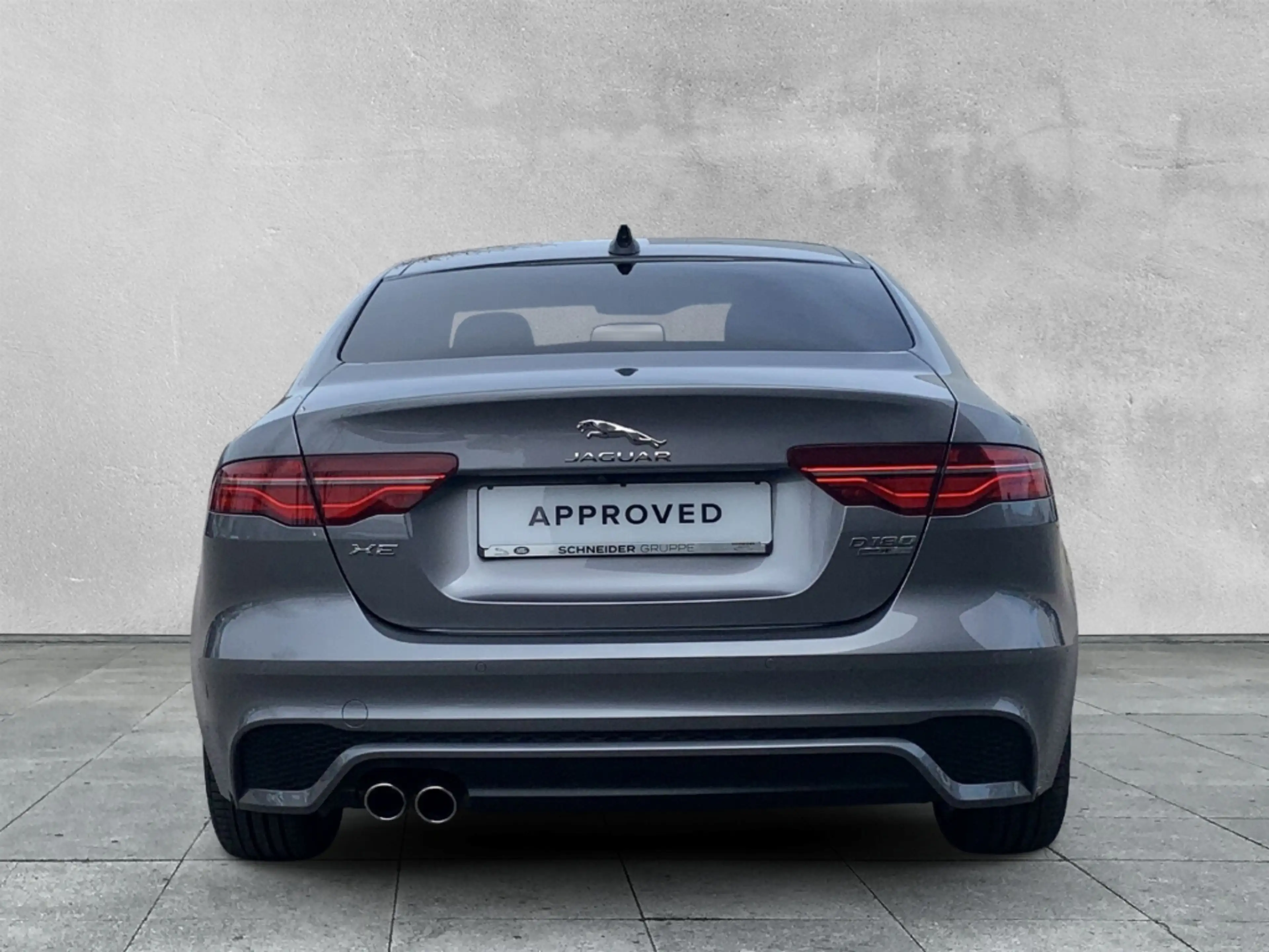 Jaguar XE R-DYNAMIC SE D180 HEAD-UP+DAB+KEYLESS ENTRY — photo 7