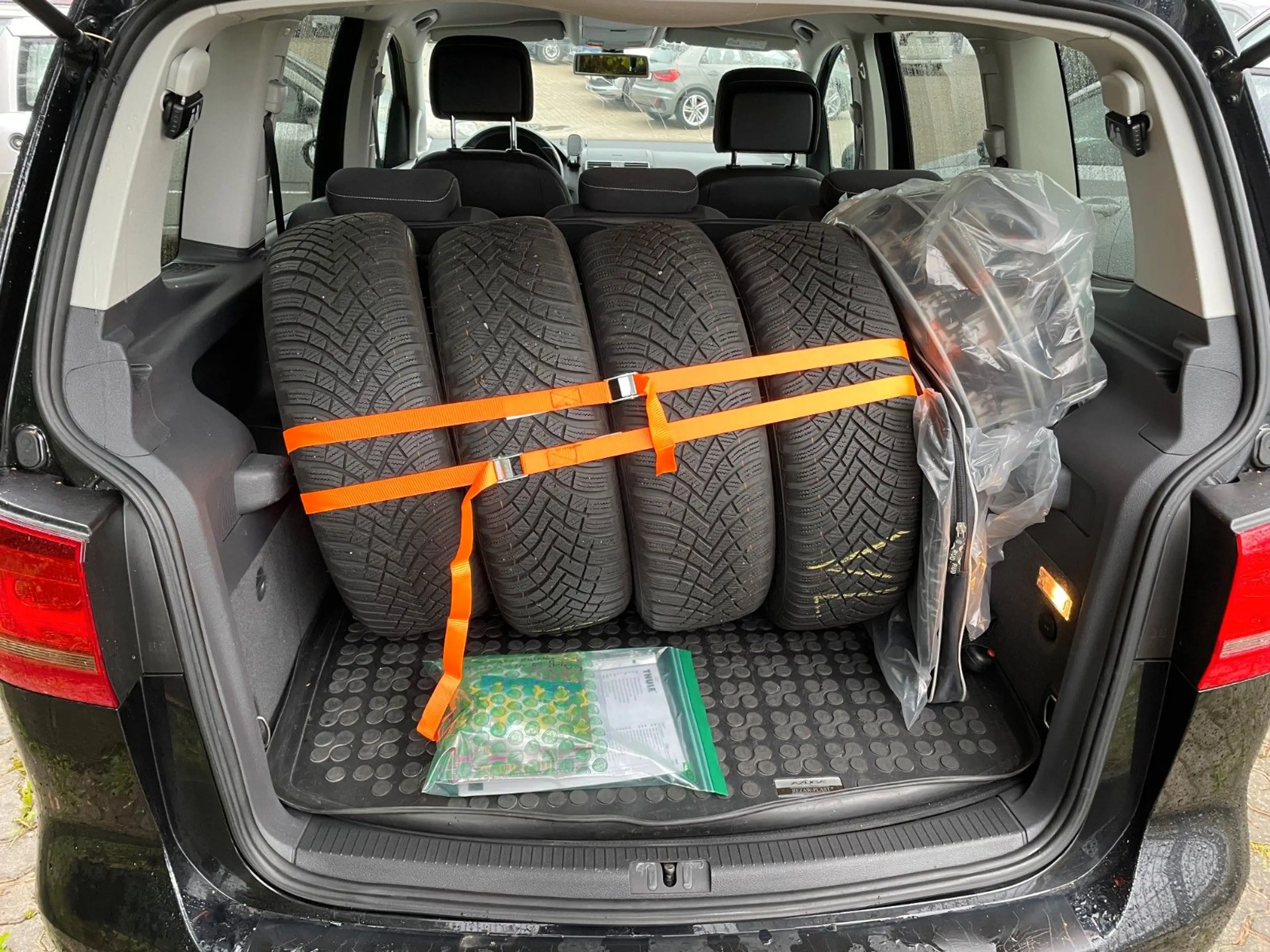 Volkswagen Touran Cup 7 Sitzer und Fahrradständer — photo 17