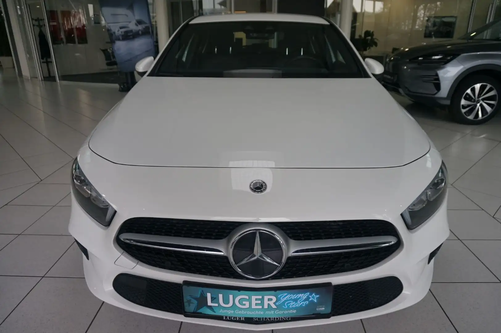 Mercedes-Benz A 160 Kompaktlimousine Progressive PTS Shz LED Weiß - 2
