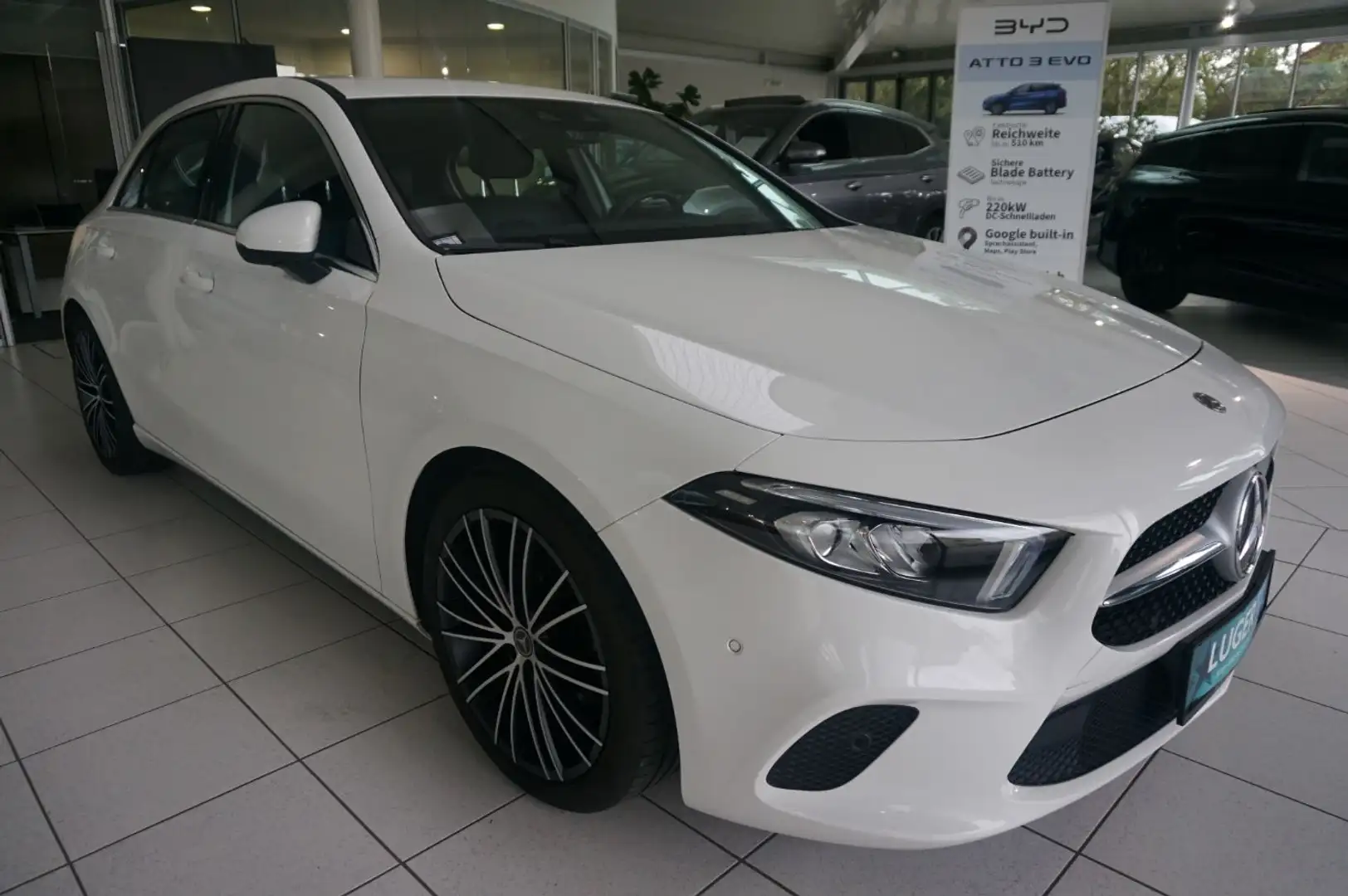 Mercedes-Benz A 160 Kompaktlimousine Progressive PTS Shz LED Weiß - 1