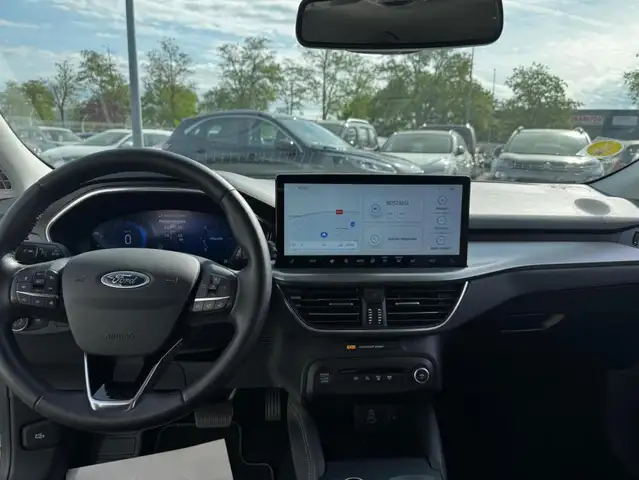 Ford Focus view 11