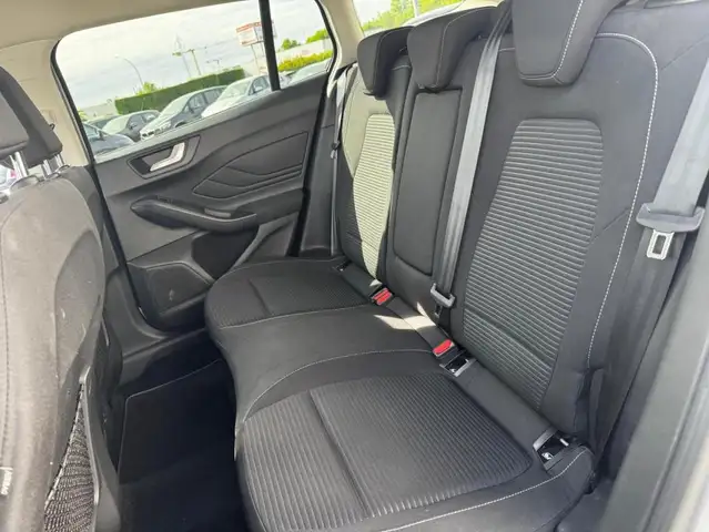 Ford Focus view 10