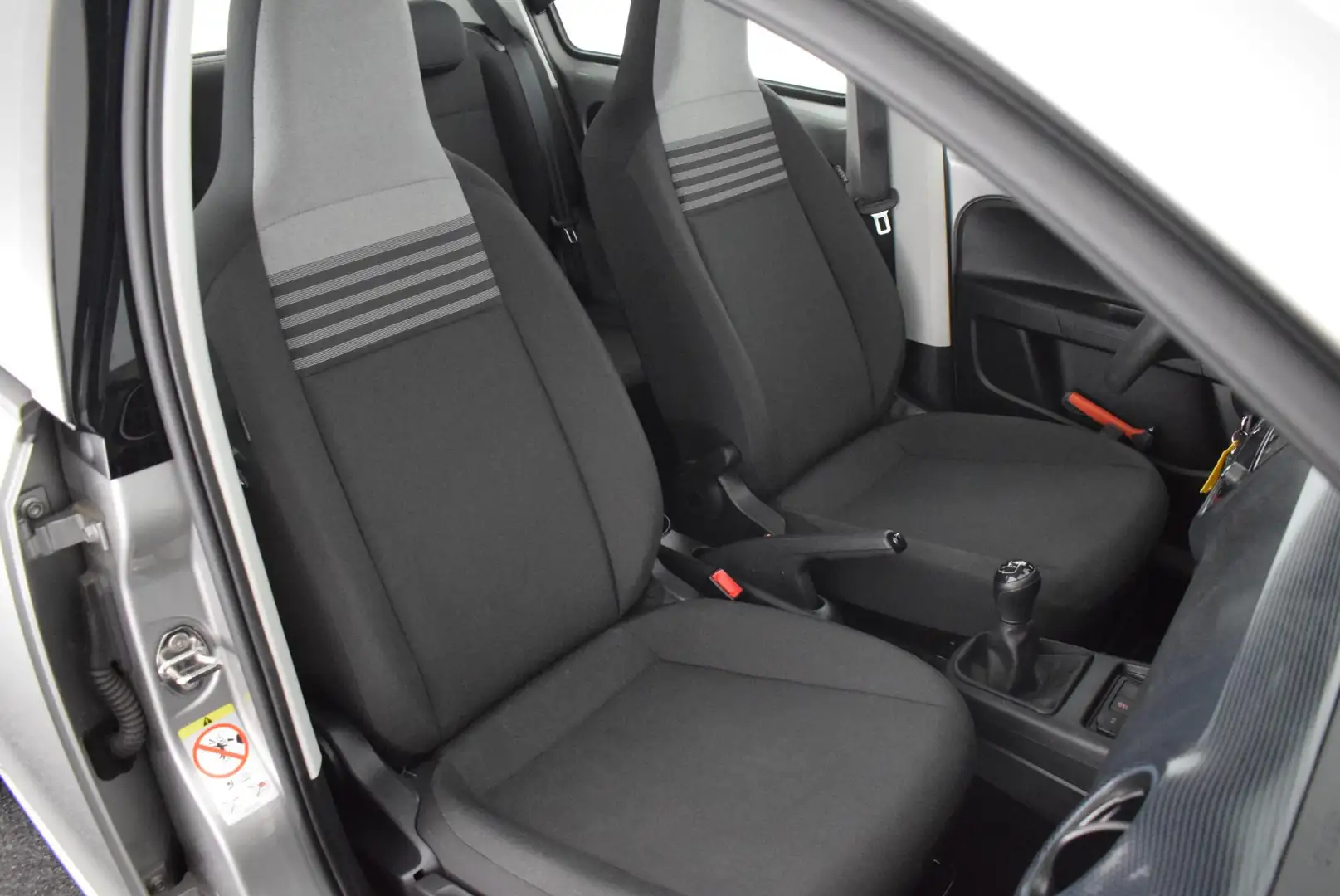Volkswagen up! 1.0 65pk 5drs Climate Control Camera Cruise Contro Grijs - 2
