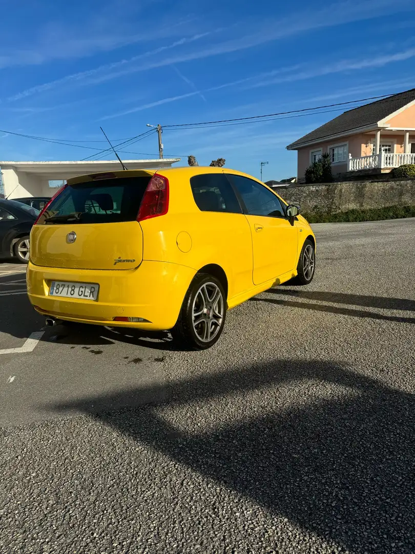 Fiat Grande Punto 1.4 Dynamic 95 Żółty - 2