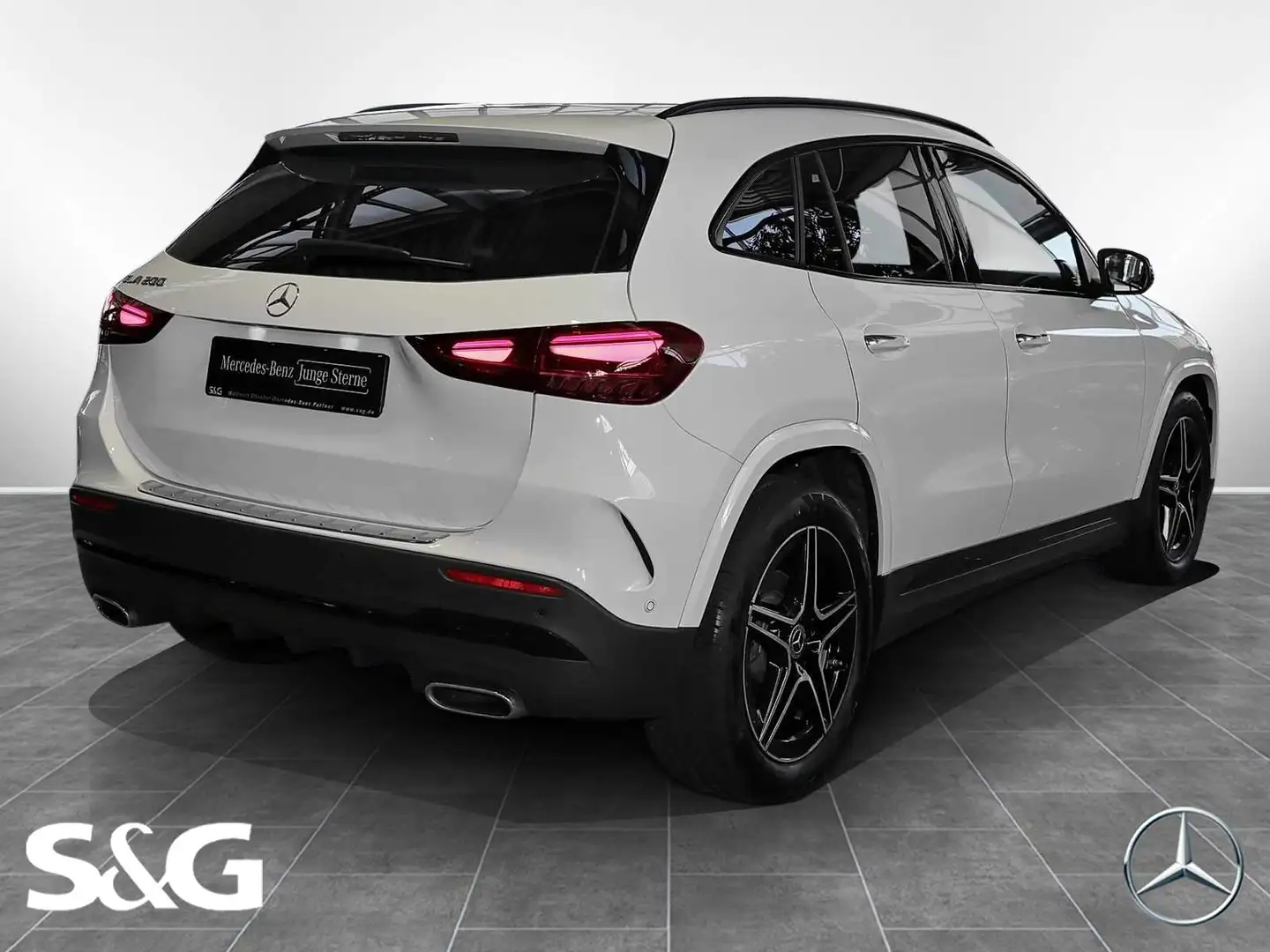 Mercedes-Benz GLA 200 AMG DISTRONIC+TOTWINKEL+360°+KEYLESS+19" Weiß - 2