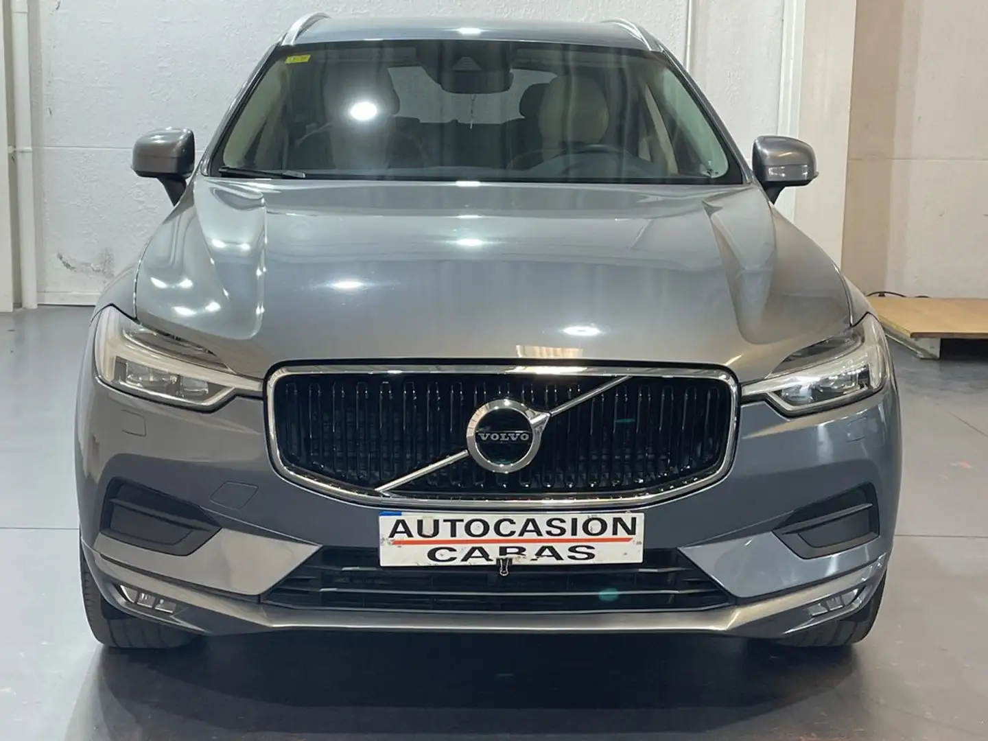 Volvo XC60 2.0 D4 AWD Momentum Auto Grau - 2