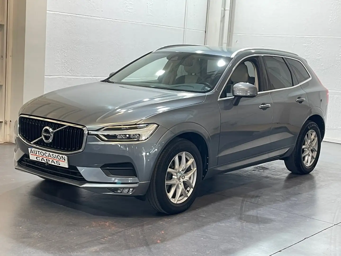 Volvo XC60 2.0 D4 AWD Momentum Auto Grau - 1