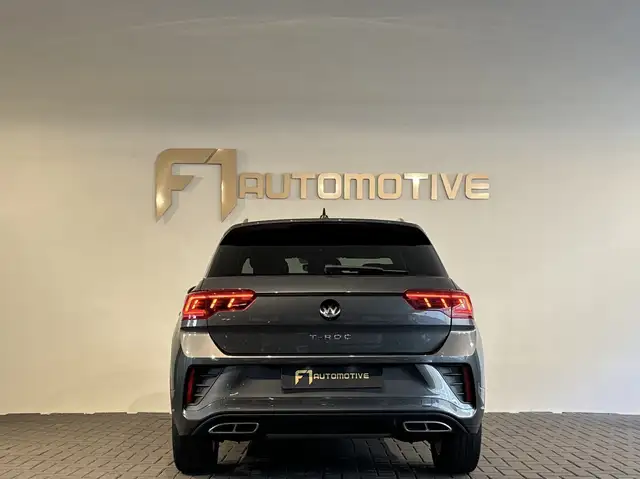 Volkswagen T-Roc view 5