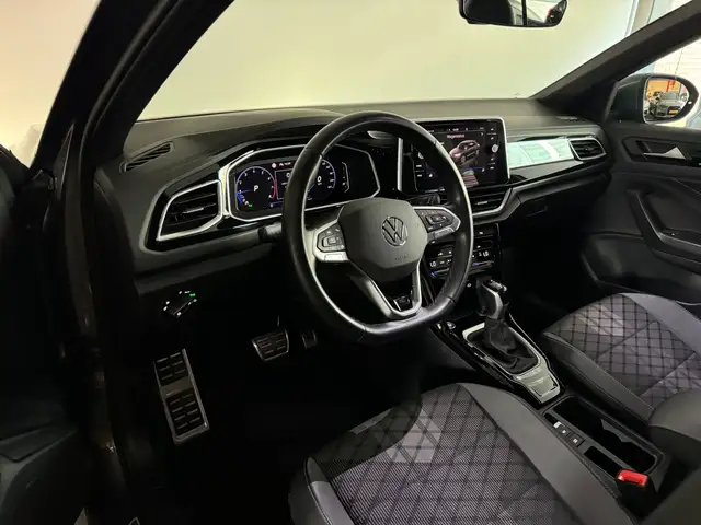 Volkswagen T-Roc view 9