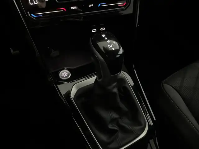 Volkswagen T-Roc view 15