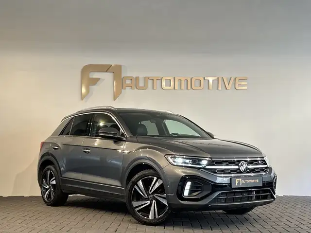Volkswagen T-Roc view 3