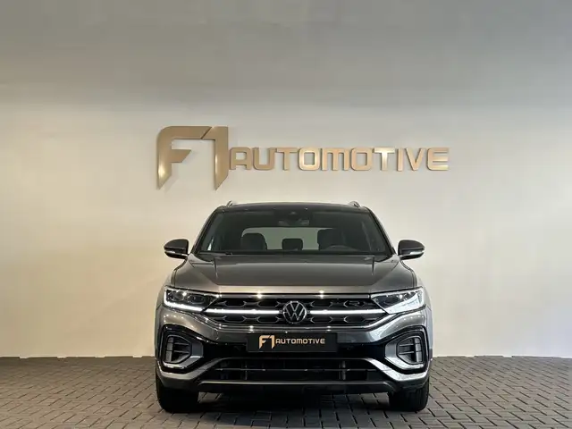 Volkswagen T-Roc view 2