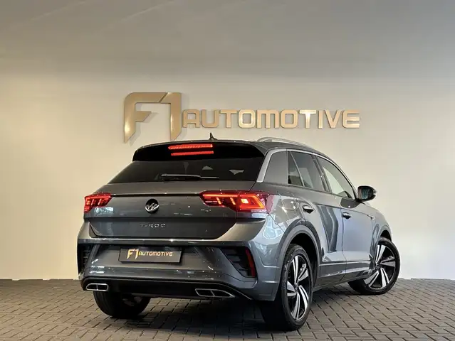 Volkswagen T-Roc view 4