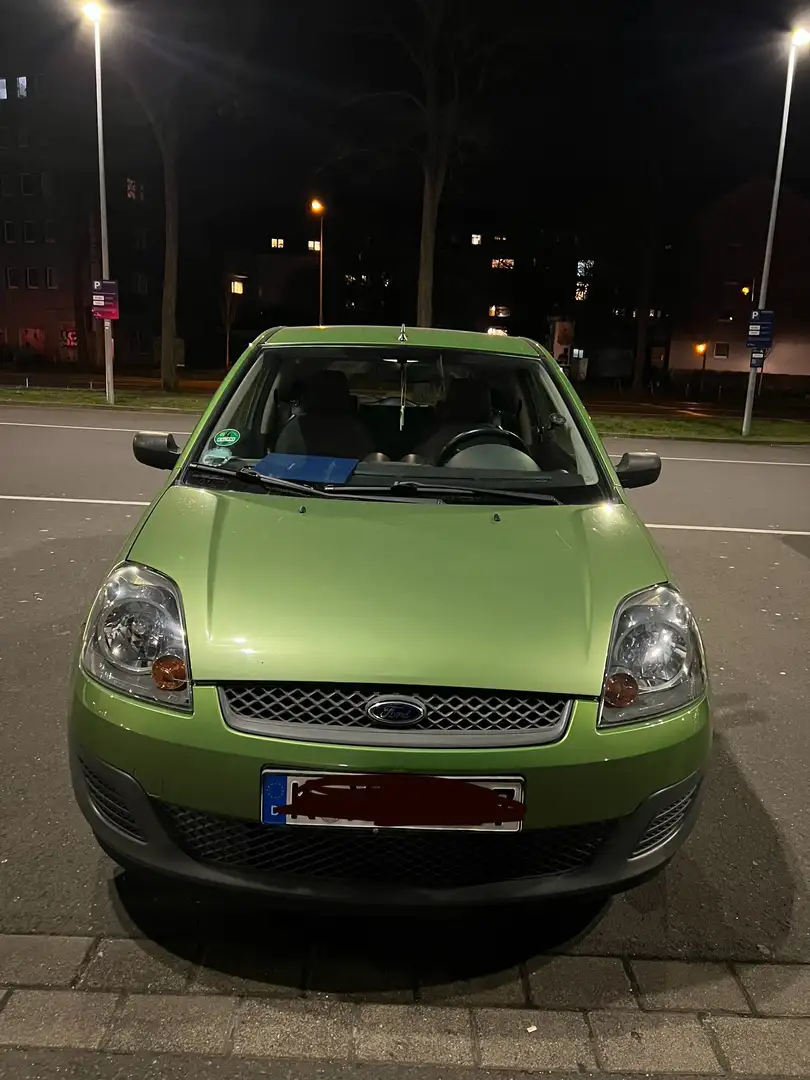 Ford Fiesta Ambiente Grün - 1