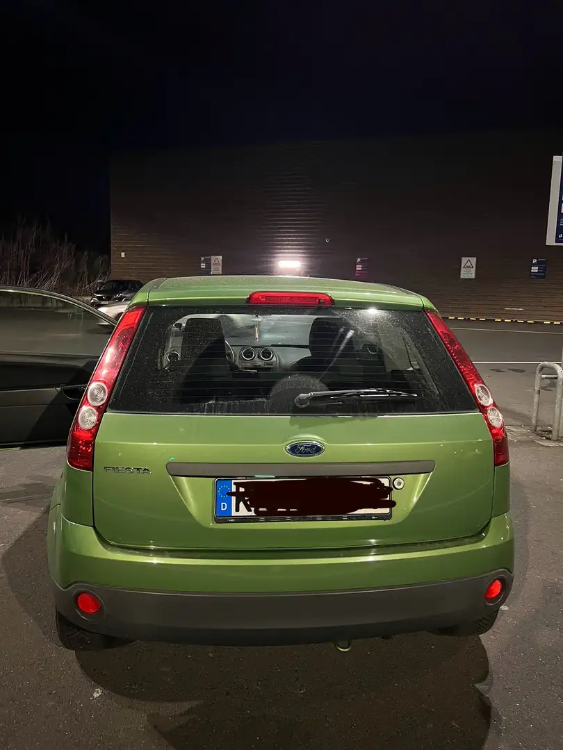Ford Fiesta Ambiente Grün - 2