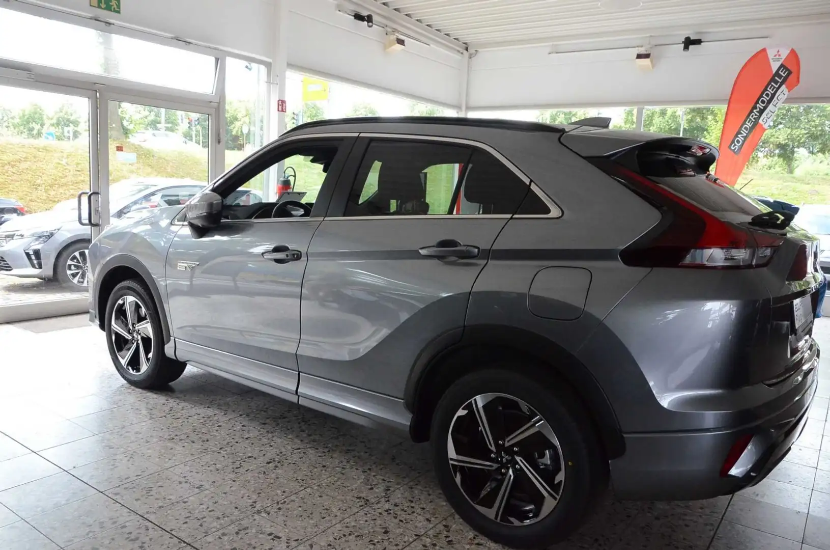 Mitsubishi Eclipse Cross PHEV Select 2.4 MIVEC 4WD Gris - 2