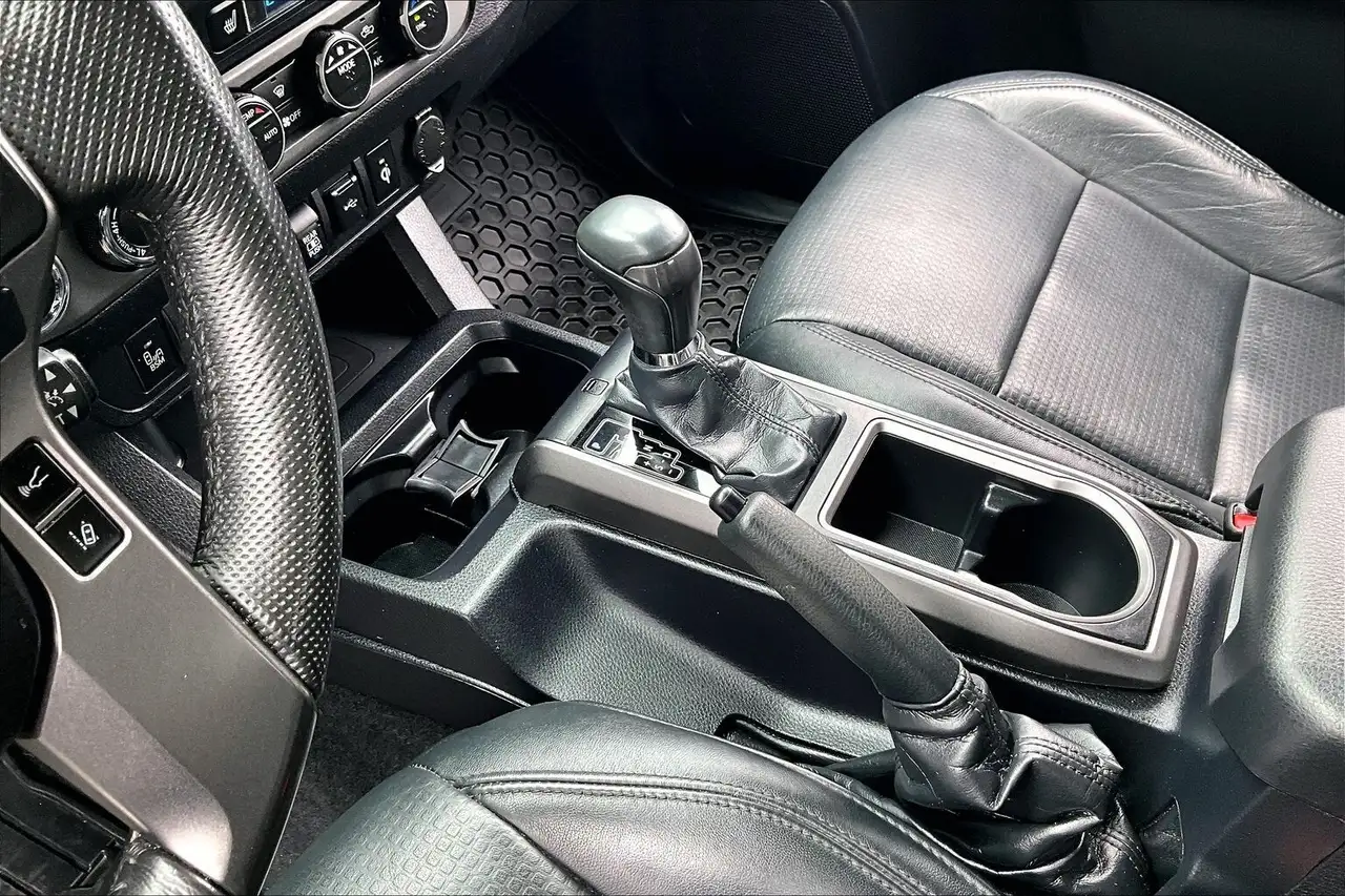 Toyota Tacoma снимка Toyota Tacoma