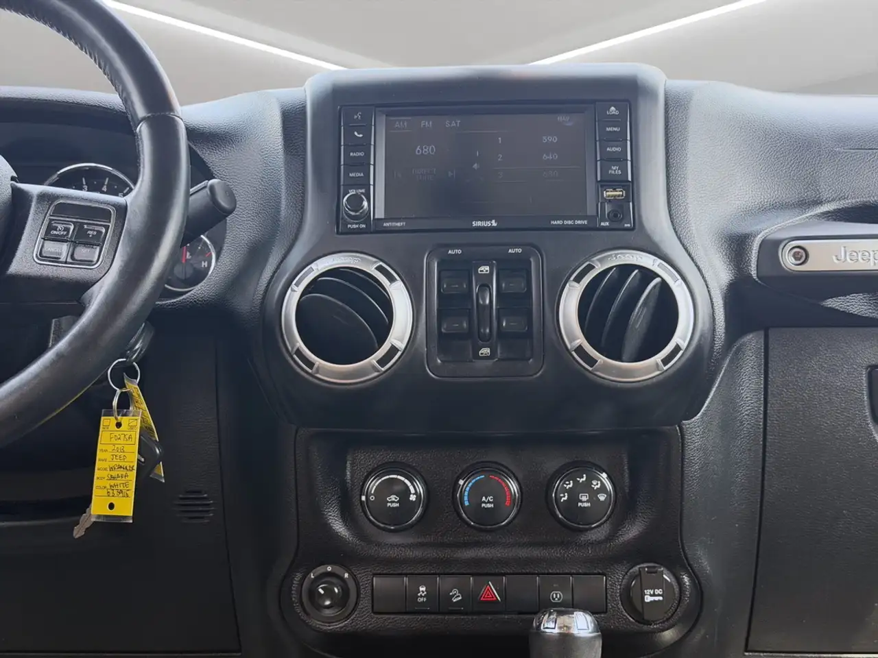 Jeep Wrangler снимка Jeep Wrangler