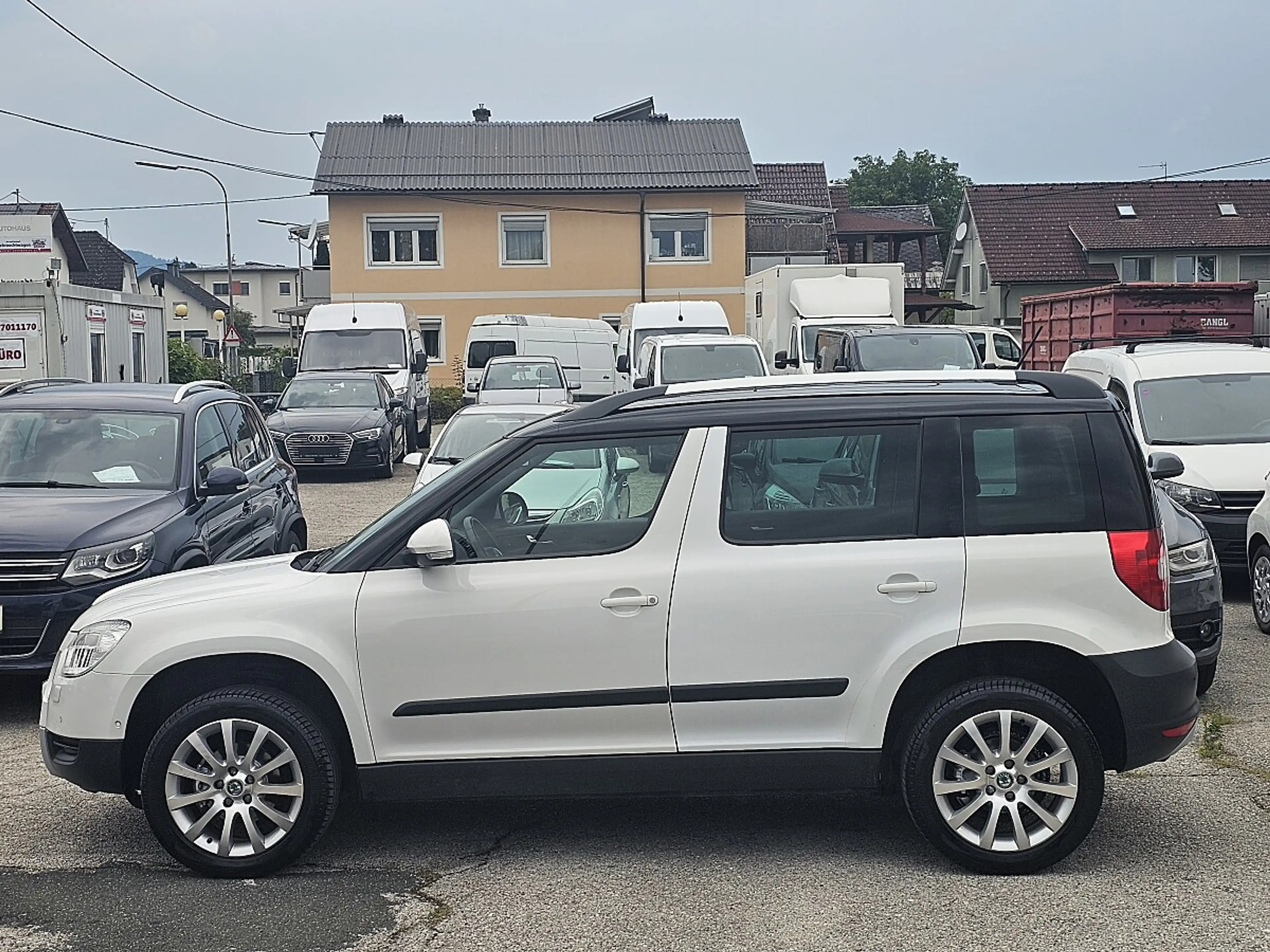 Skoda Yeti Twenty Elegance 1,2 TSI1-Hand Nur 79000 KM! Pic... — photo 5