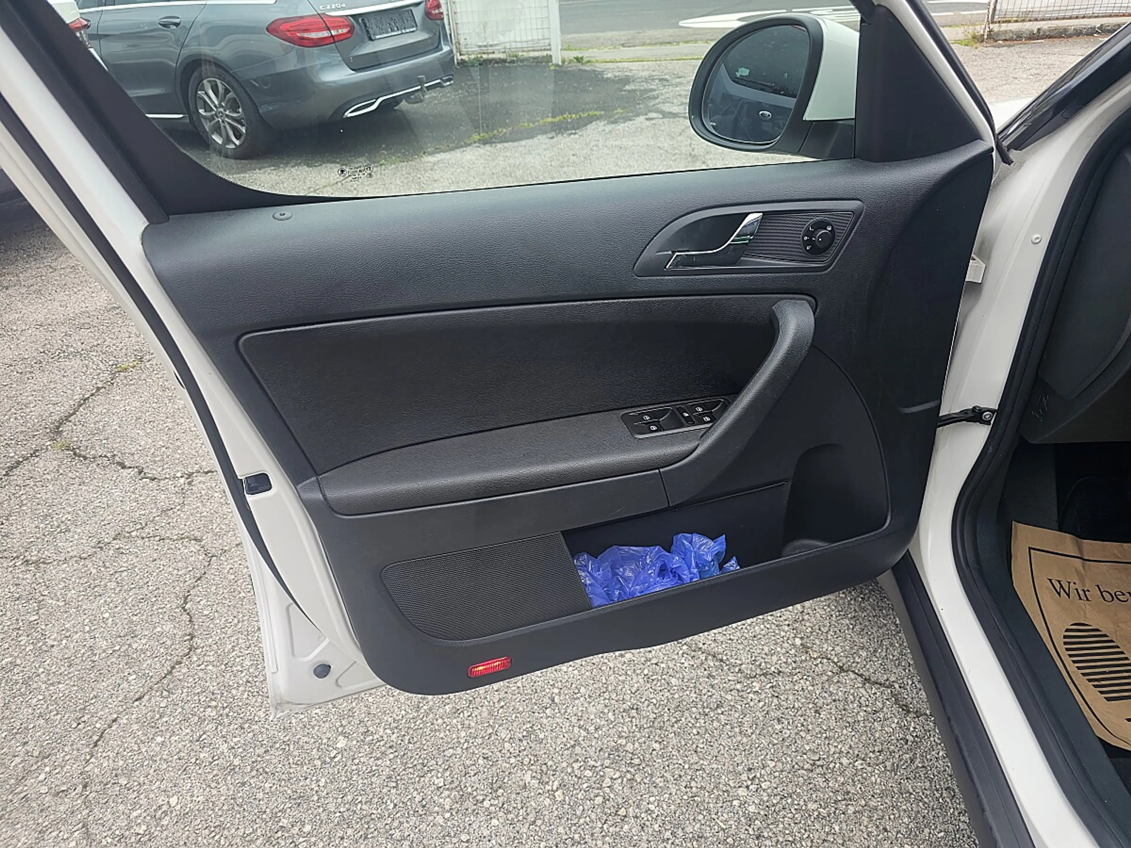 Skoda Yeti Twenty Elegance 1,2 TSI1-Hand Nur 79000 KM! Pic... — photo 15