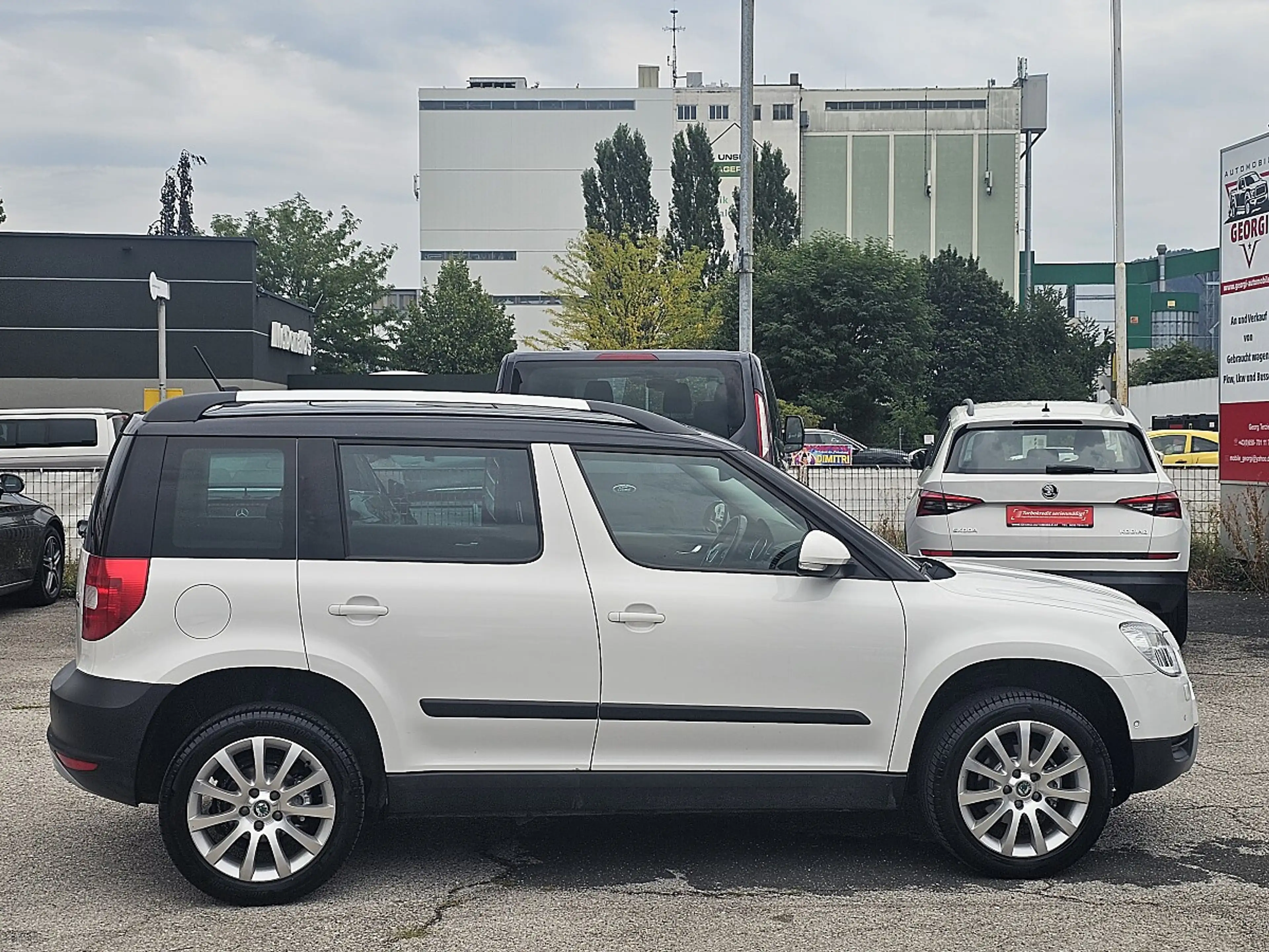 Skoda Yeti Twenty Elegance 1,2 TSI1-Hand Nur 79000 KM! Pic... — photo 4